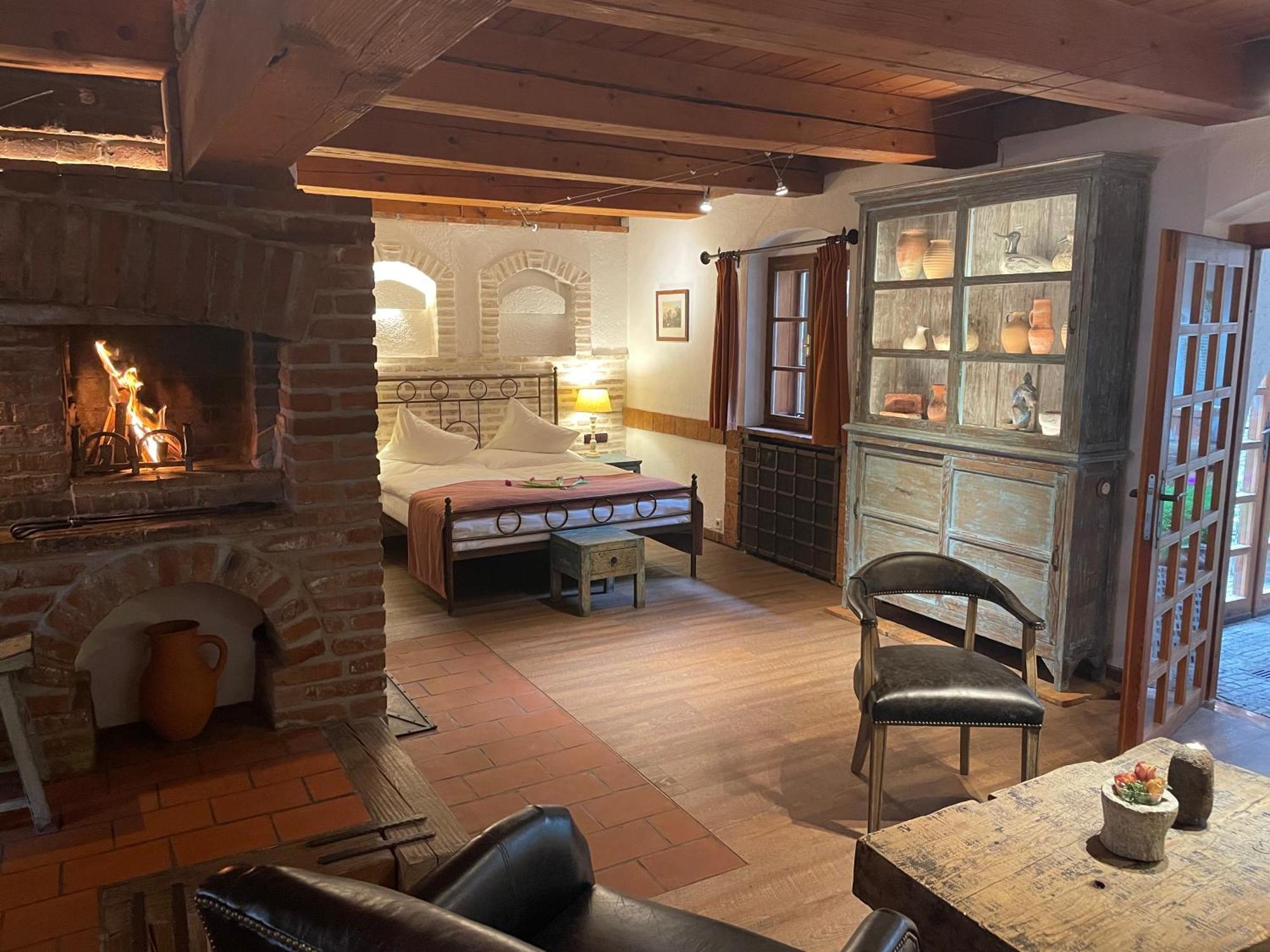 Romantik Hotel U Raka Прага Экстерьер фото