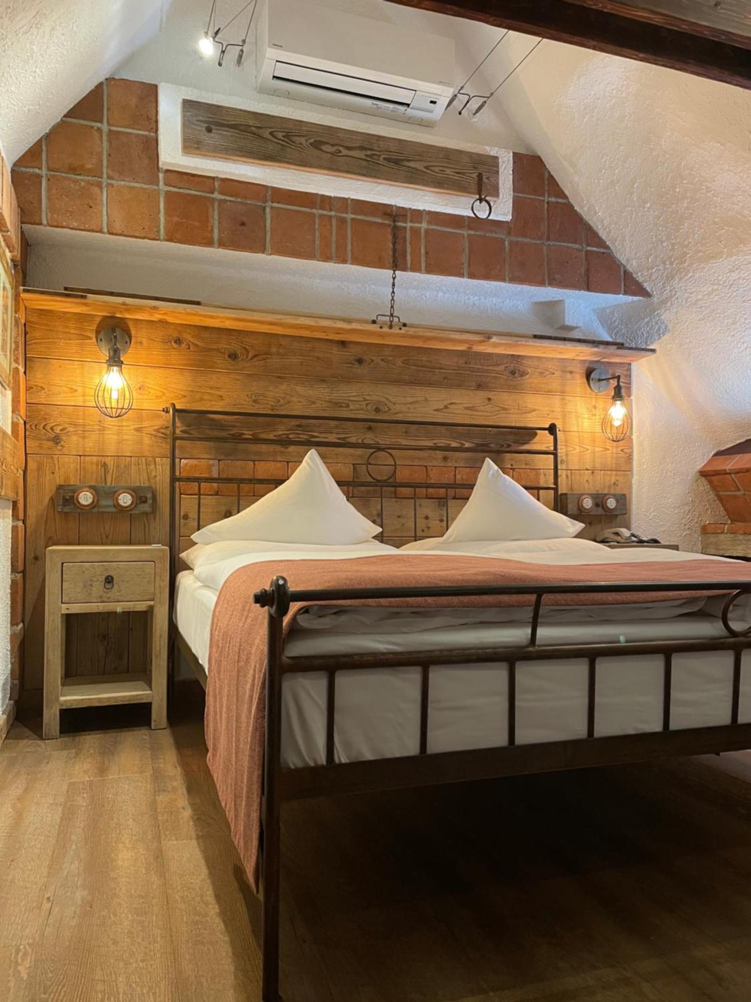 Romantik Hotel U Raka Прага Экстерьер фото